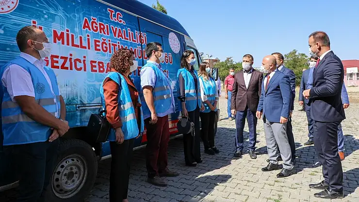 Vali Varol, İl Milli Eğitim Müdürlüğü'nün Gezici EBA Destek Aracını inceledi
