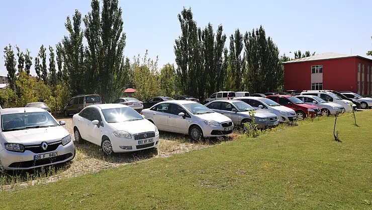 Ağrı Valiliğinden Covid-19 Mücadele Ekiplerine Araç Desteği