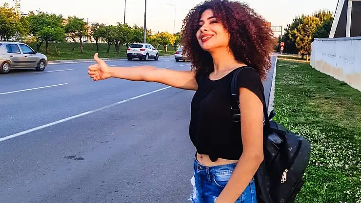 Otostop yaparak Ağrı'ya gelecek