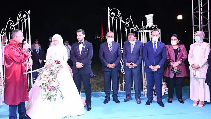 Ağrılı vekilin oğluna yaptığı düğün, gündem oldu