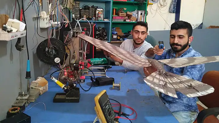 AİÇÜ Rektörü Karabulut, TEKNOFEST'te Türkiye ikincisi olan öğrencileri kutladı