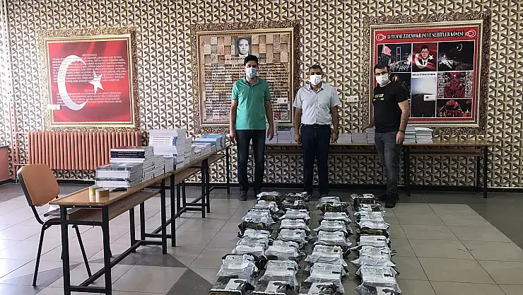 Ağrı'da ders kitapları kargoyla dağıtıldı
