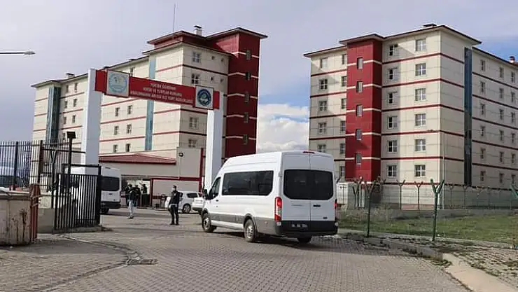 Ağrı'da karantinada kalan vatandaşlar yurt koşullarından şikayetçi