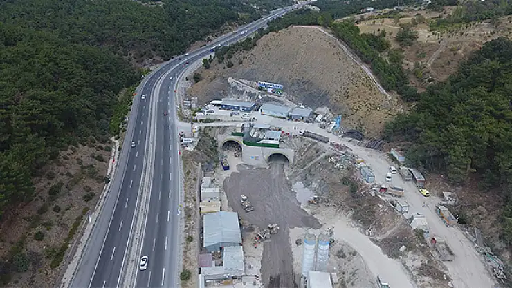 Anadolunun dört bir yanı köprü ve tünellerle örüldü