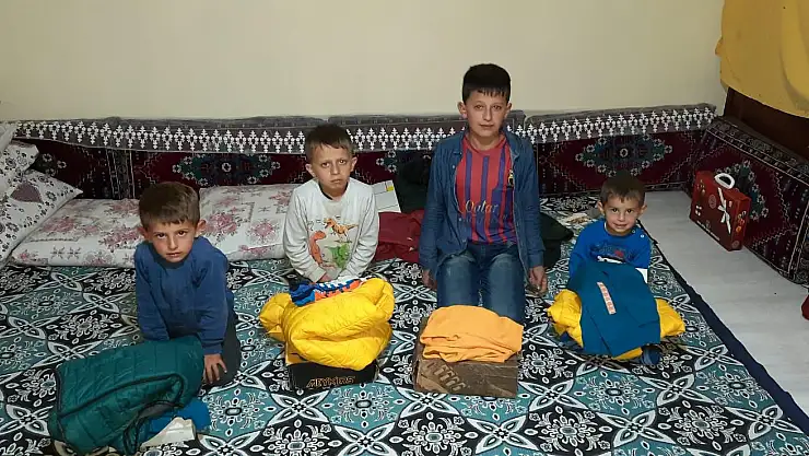 Hayırsever işadamı Ağrılı öğrencilere kışlık kıyafet desteğinde bulundu