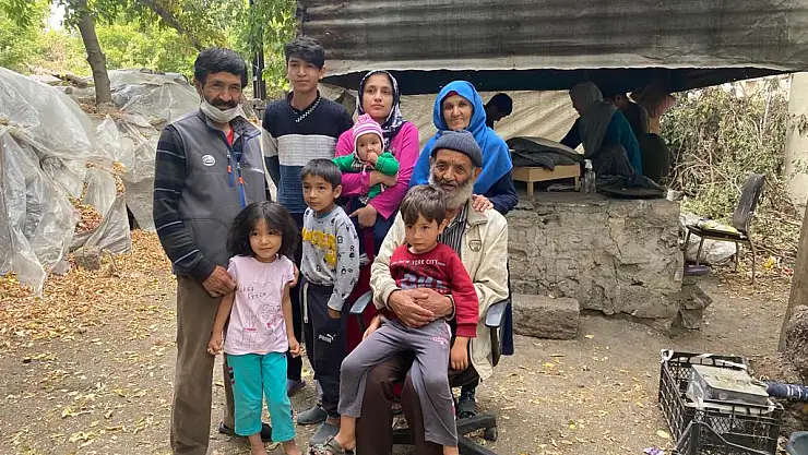 Tandır Ekmeği Afgan Şair ve Ailesinin Geçim Kaynağı Oldu
