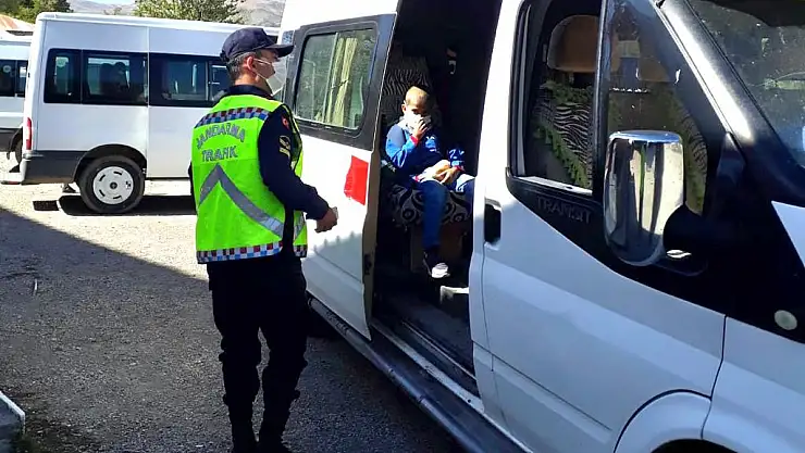 Ağrı'da okul servisleri korona virüse karşı denetlendi