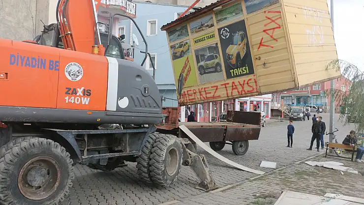 Diyadin'deki merkez taksi durakları yenileniyor