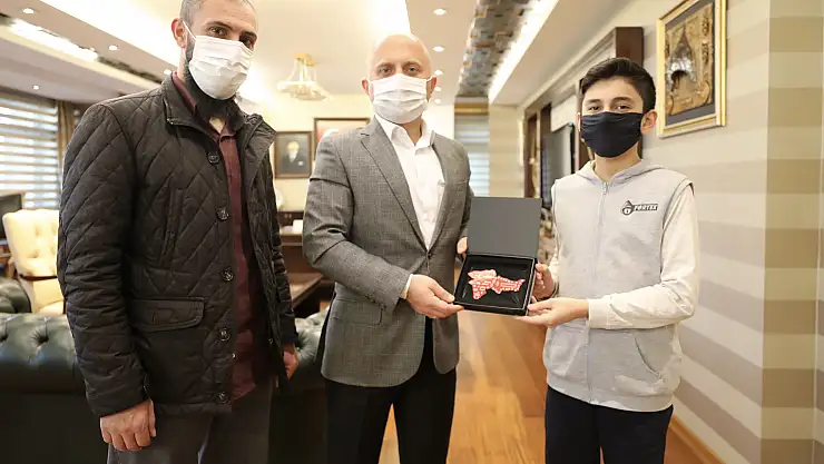 Vali Varol, Ağrı Kart'ı Tasarlayan Öğrenci İle Bir Araya Geldi