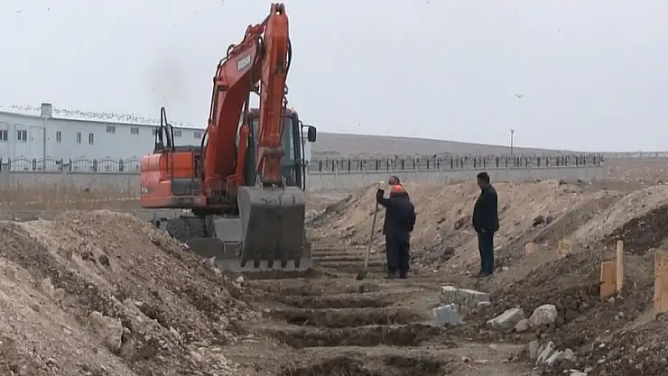 Ağrı'da kış öncesi 200'e yakın mezar kazıldı