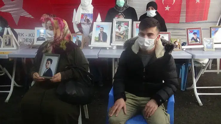 Ağrılı aile evlat nöbetine katıldı