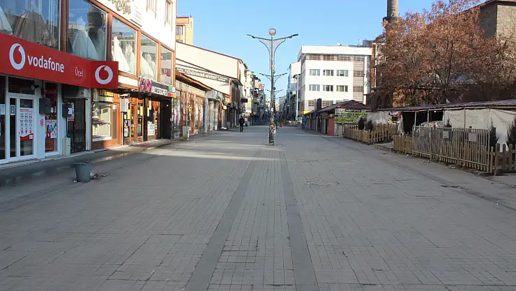 Ağrı'da kısıtlamalar nedeniyle cadde ve sokaklar boş kaldı