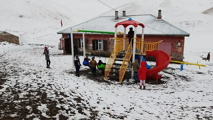 Ağrı'da köylerine park yapılmasını isteyen çocukların hayali gerçek oldu