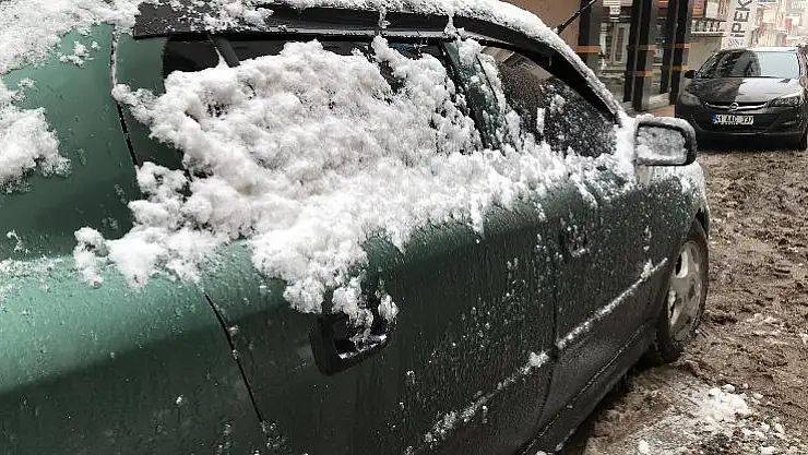 Ağrı'da kar yağışı yerini dondurucu soğuklara bıraktı