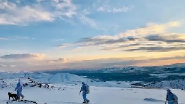 Mehmetçik, Ağrı'nın karlı tepelerinde eğitimlerini gerçekleştirdi