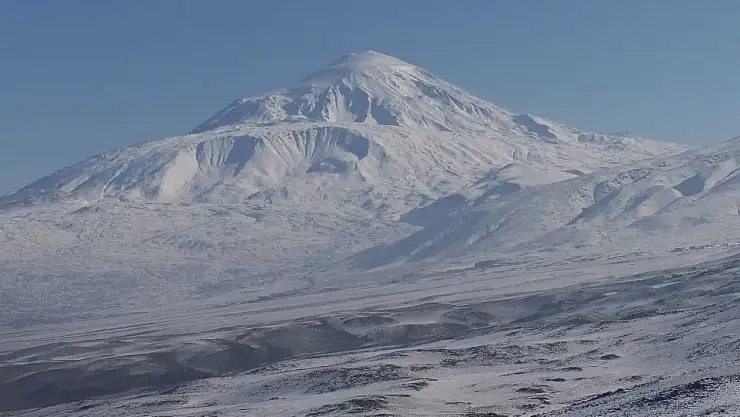 Ağrı Dağı eşsiz manzarası ile göz kamaştırıyor
