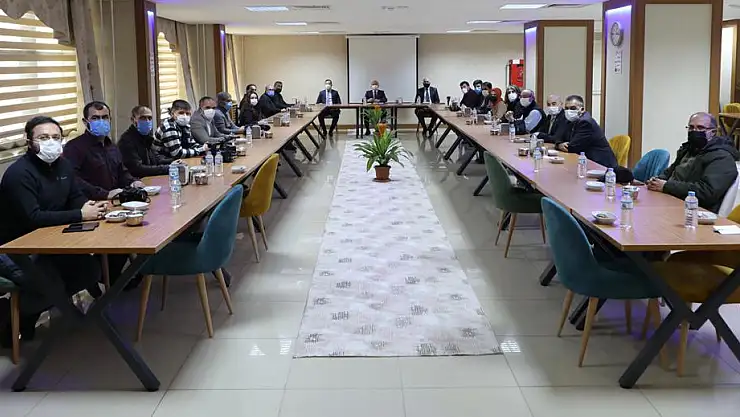 Vali Varol, gazetecilerle bir araya geldi