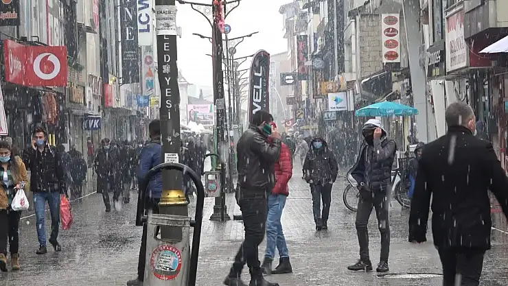 Dondurucu soğuklar yerini kar yağışına bıraktı