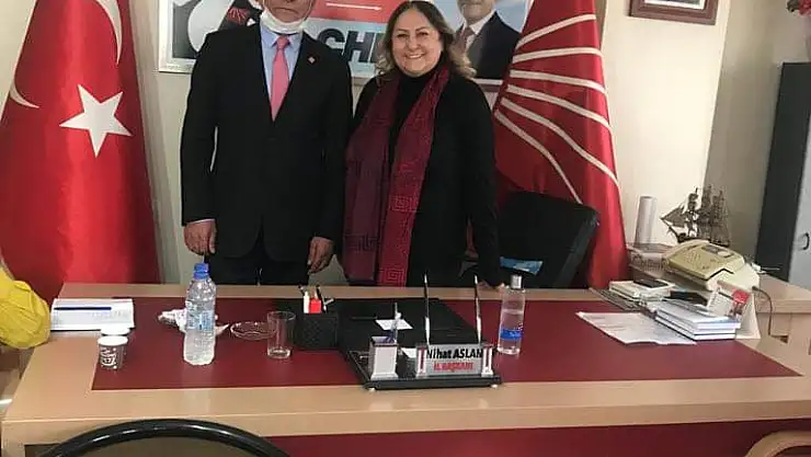 CHP Kadın Kolları Genel Başkan Yardımcısı Ayten Gülsever partisinin Ağrı il binasını ziyaret etti