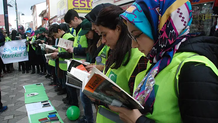 Yeşilaycılar, bağımlılığa dikkat çekmek için 4 kilometre yürüdü