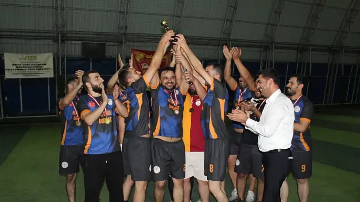 Acil Servis Takımı, Tatvan Hastanesi Futbol Turnuvası'nda şampiyon oldu