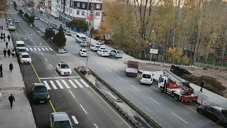 Adilcevaz Bulvarı Modern Bir Görünüme Kavuşuyor