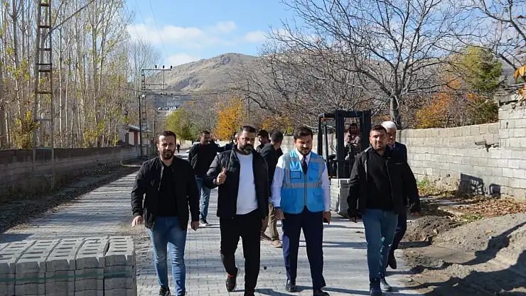 Adilcevaz'da Bozulan Yollar Kilitli Parke ile Yenileniyor