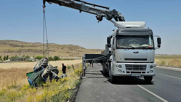 Adilcevaz'da traktör devrildi, bir kişi yaralandı yaralının durumu stabil.