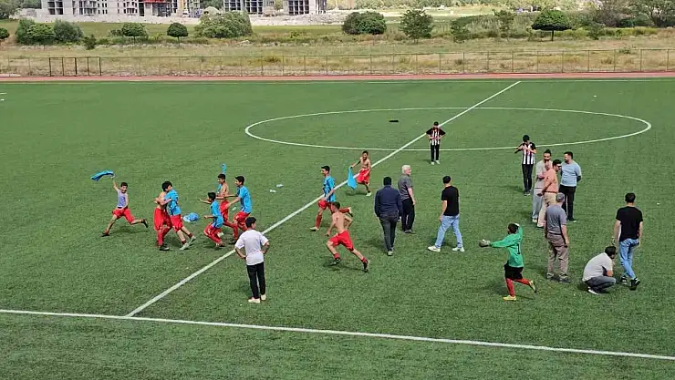 Adilcevaz'daki Okullar Arası Futbol Turnuvasını Aydınlar Beldesi Kazandı!