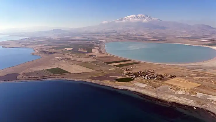 Adilcevaz'ın Arin Gölü, dron ile keşfedildi: Kartpostallık manzaralar gözler önüne serildi