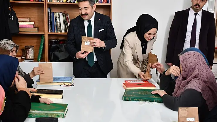 Adilcevaz Kaymakamı Özçelik'ten kadınlara 8 Mart ziyareti