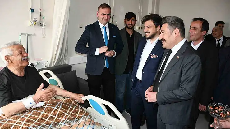 Adilcevaz Kaymakamı Özçelik'ten sağlık personeline anlamlı teşekkür