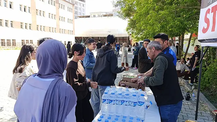 Ağrı Belediyesi'nden TYT'ye giren öğrencilere ikram desteği