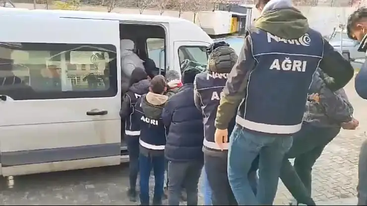 Ağrı'da 3 İlçede Uyuşturucu Operasyonu: 7 Tutuklama