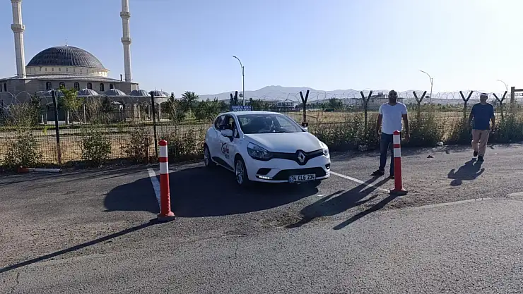 Ağrı'da adaylara altın değerinde tavsiyeler: Direksiyon sınavında bunlara dikkat!