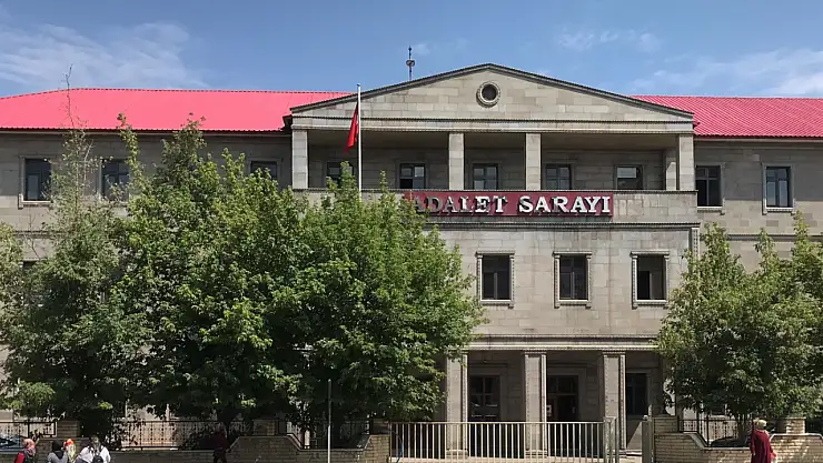 Ağrı'da adliye önü bıçaklı saldırı ile ilgili emniyetten resmî açıklama geldi