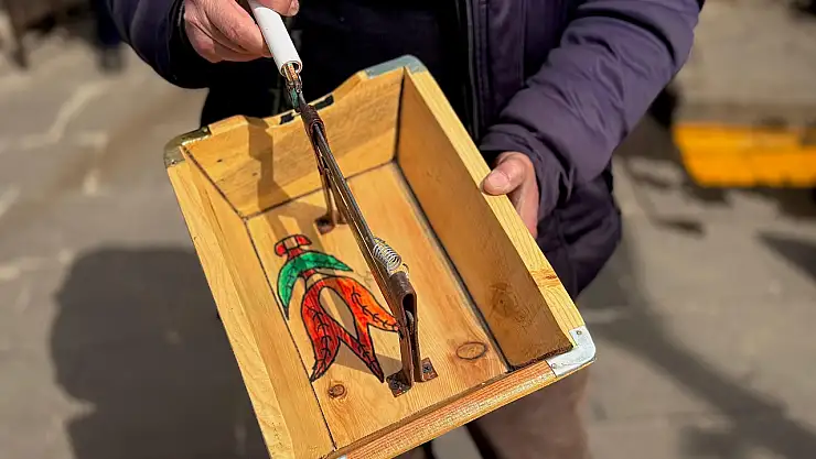 Ağrı'da ahşap motifli şeker kıracağına nostaljik ilgi