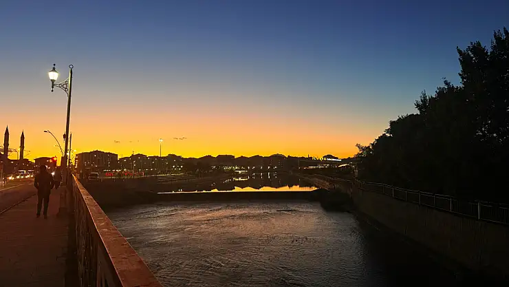 Ağrı'da akşam renkleri şehre ayrı bir hava kattı