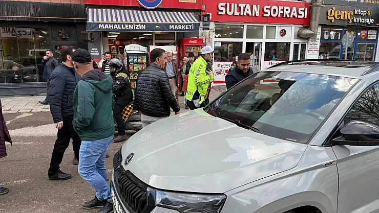 Ağrı'da akşam saatlerinde iki araç çarpıştı