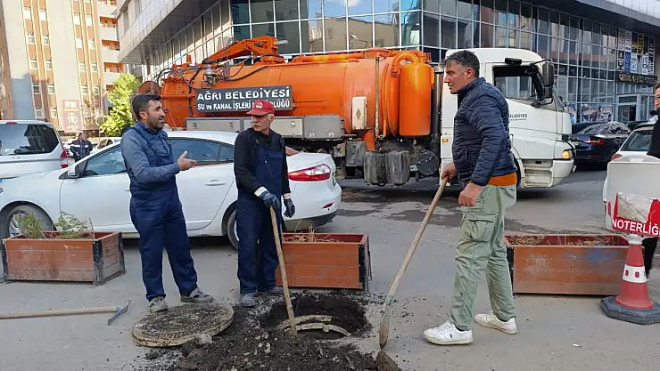 Ağrı'da altyapı sağlığı için rögar bakımları tamamlanıyor