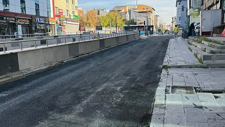 Ağrı'da asfalt çalışmasının bir kısmı bitti, trafik akışı düzeldi