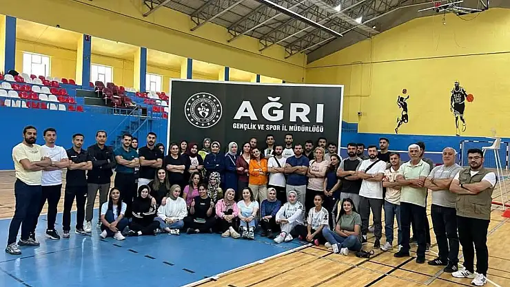 Ağrı'da badminton aday hakem kursu tamamlandı