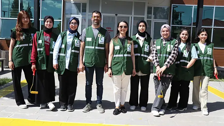 Ağrı'da bağımlılığa karşı renkli farkındalık alanı oluşturuldu