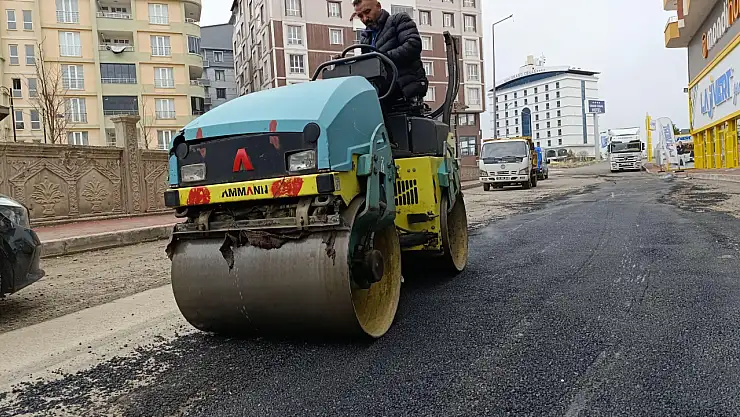 Ağrı'da baharla birlikte yol onarım çalışmaları başladı