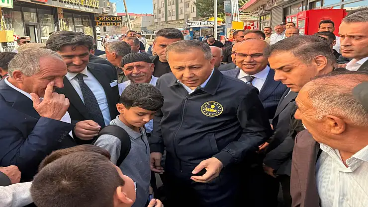 Ağrı'da Bakan Yerlikaya'ya çocuklardan sevgi seli