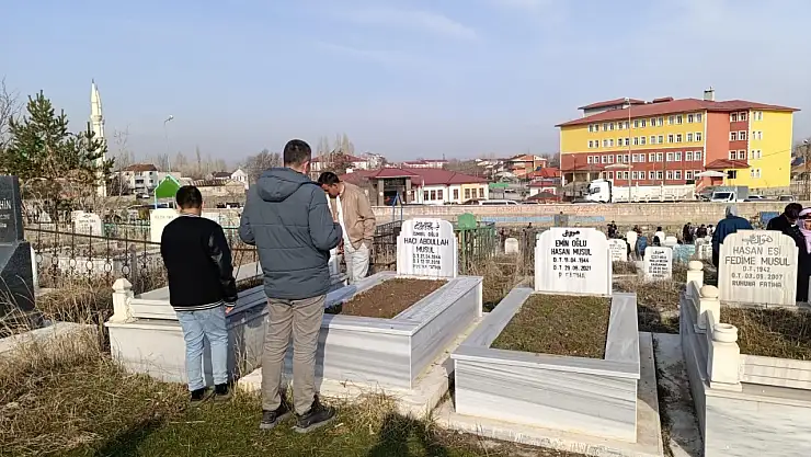 Ağrı'da bayramın üçüncü gününde mezarlık ziyareti devam etti