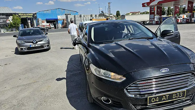 Ağrı'da Belediye Eş Başkanının bulunduğu araç kaza yaptı