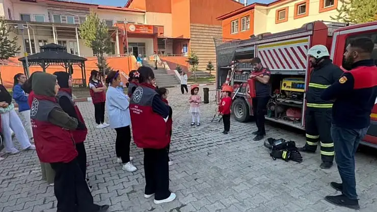 Ağrı'da çocuklar yangına karşı bilinçleniyor