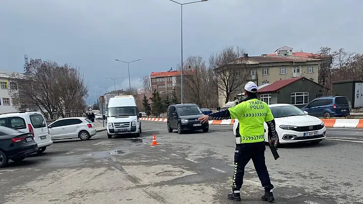 Ağrı'da çocukların güvenliği için 114 servis aracı denetlendi