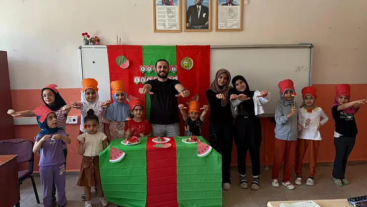 Ağrı'da çocukların karpuzla buluştuğu anlar yüzleri güldürdü